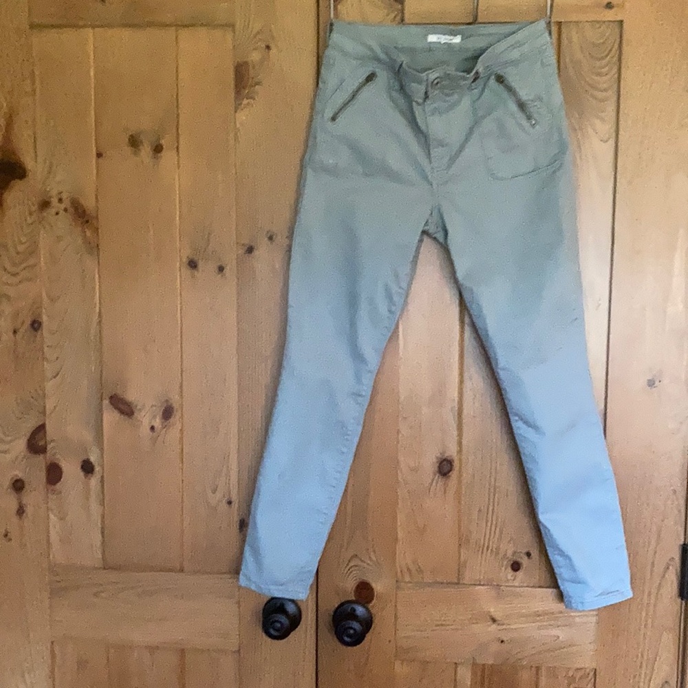 Skinny leg jeans high rise jeans